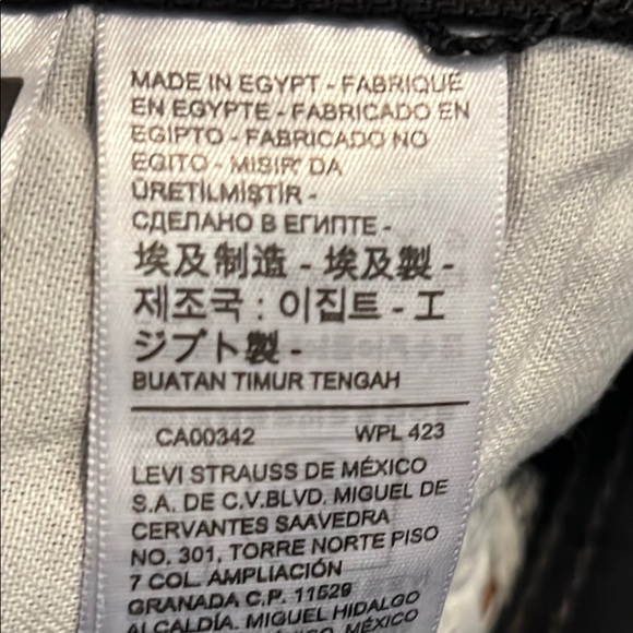 501 Levi’s 36x30 - Picture 6 of 8